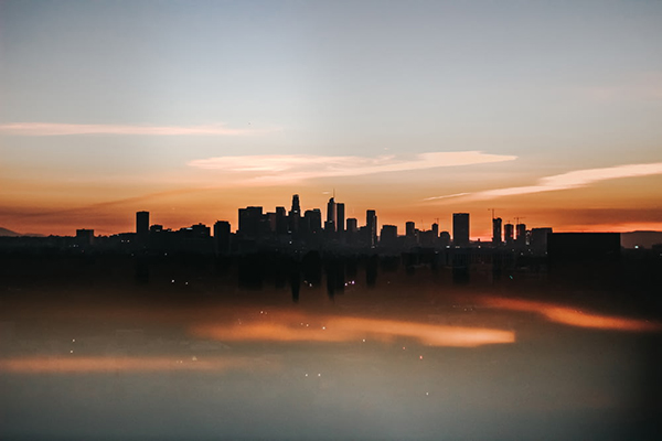 為什么485總線和WLAN技術在能耗監測系統中應用這么廣泛?(圖1) cityscape of high-rise building during golden hour.jpg